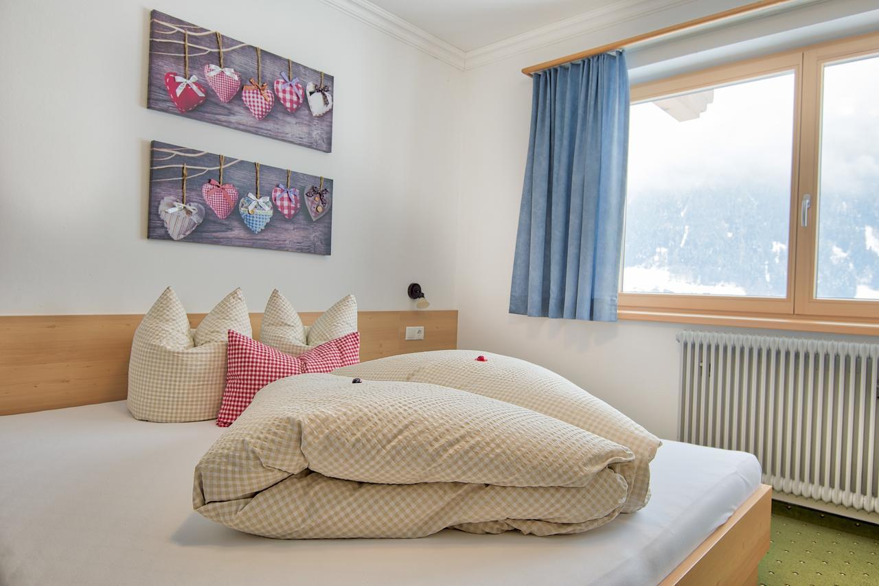 מלון ניוסטיפט אים סטובאיטל Haus Fernblick מראה חיצוני תמונה